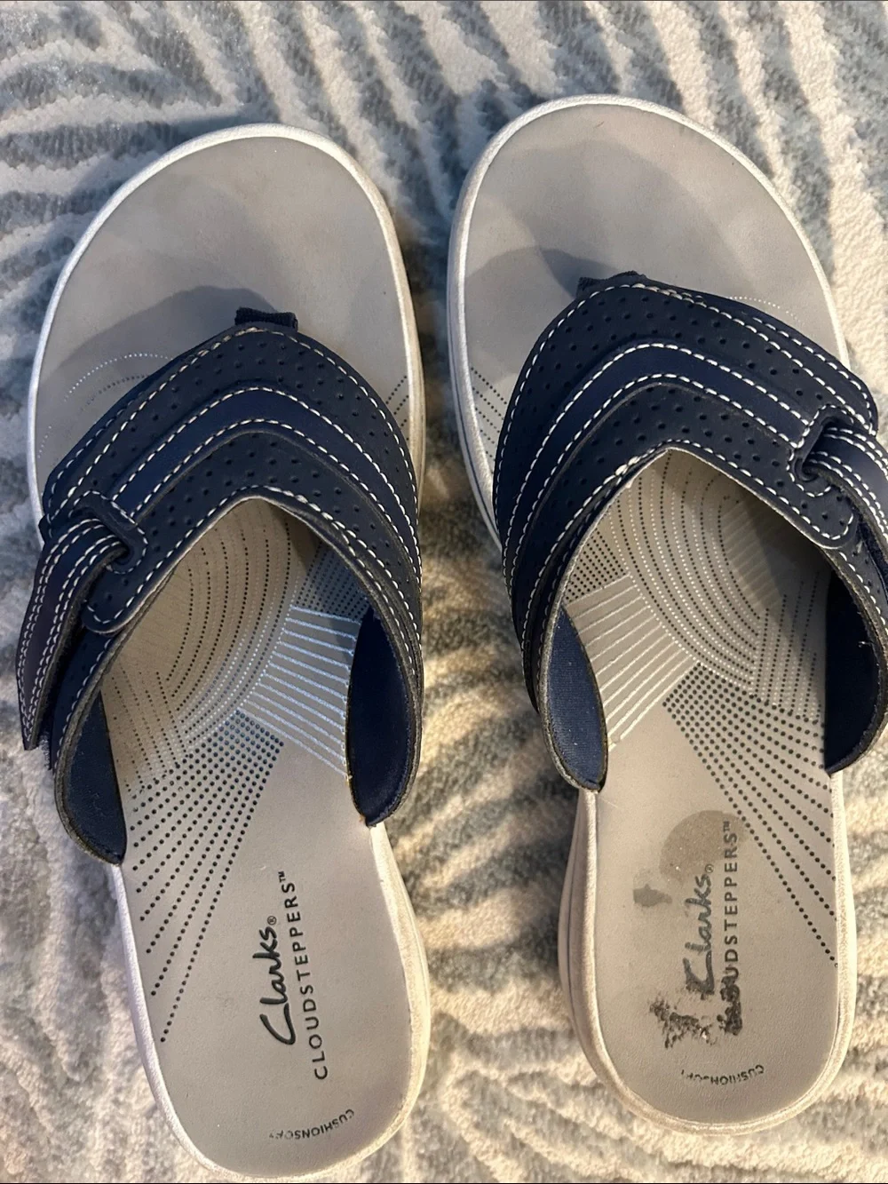 Clark’s Cloudsteppers Water Flip Flops Size 7